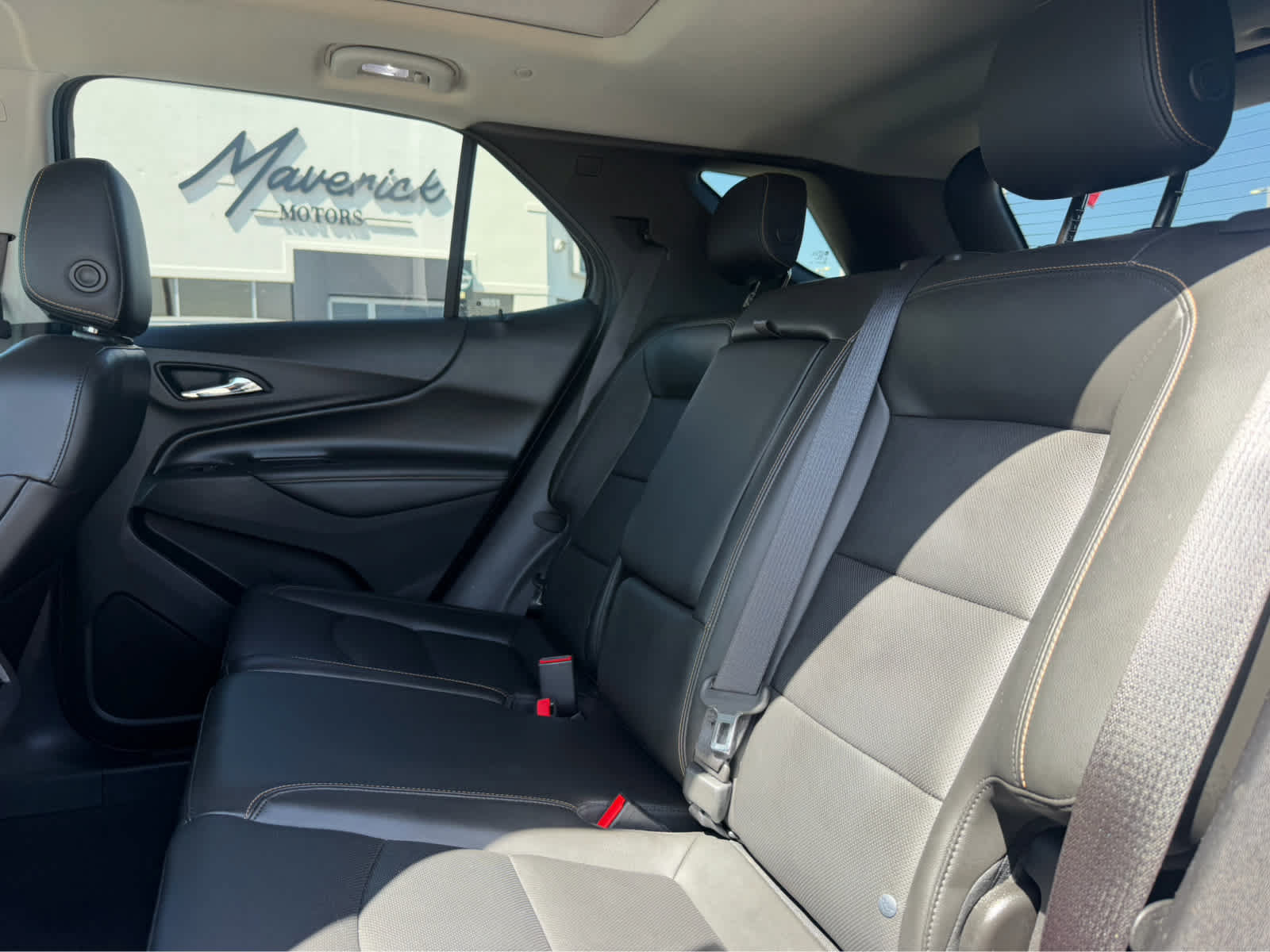 Used 2018 Chevrolet Equinox Premier FWD image 22