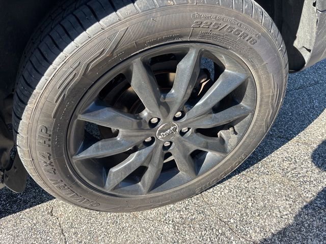 Used 2016 Jeep Cherokee Limited w/ Luxury Group FWD image 10