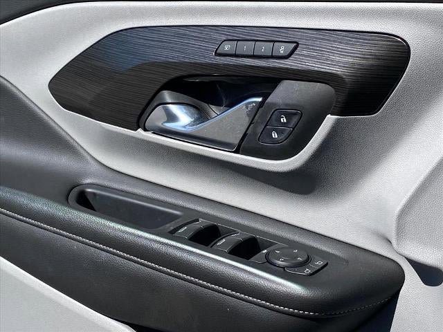 Used 2022 GMC Terrain SLT w/ Tech Package image 17