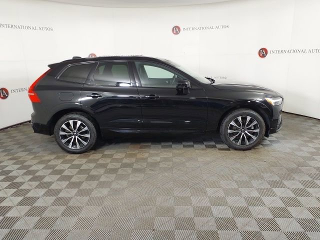 Used 2023 Volvo XC60 B5 Plus image 4