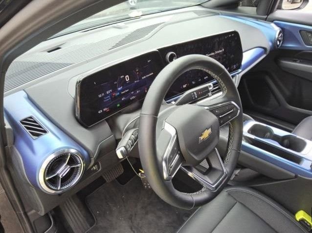 Used 2025 Chevrolet Equinox EV LT w/ Convenience Package image 7