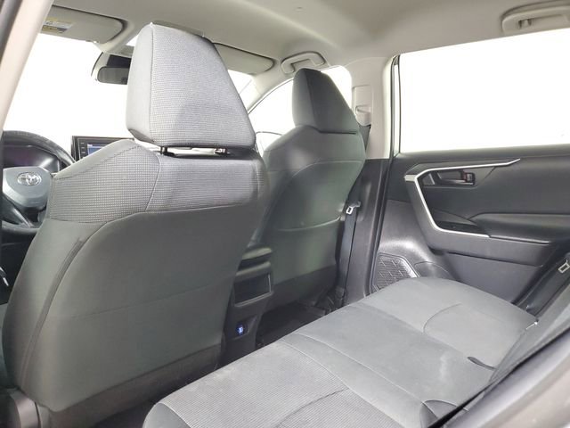 Used 2021 Toyota RAV4 LE image 12
