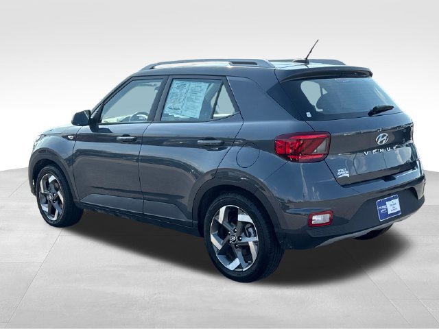 Used 2024 Hyundai Venue SEL FWD image 3