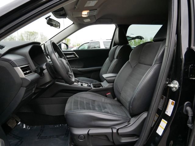 Used 2023 Mitsubishi Outlander ES FWD image 15
