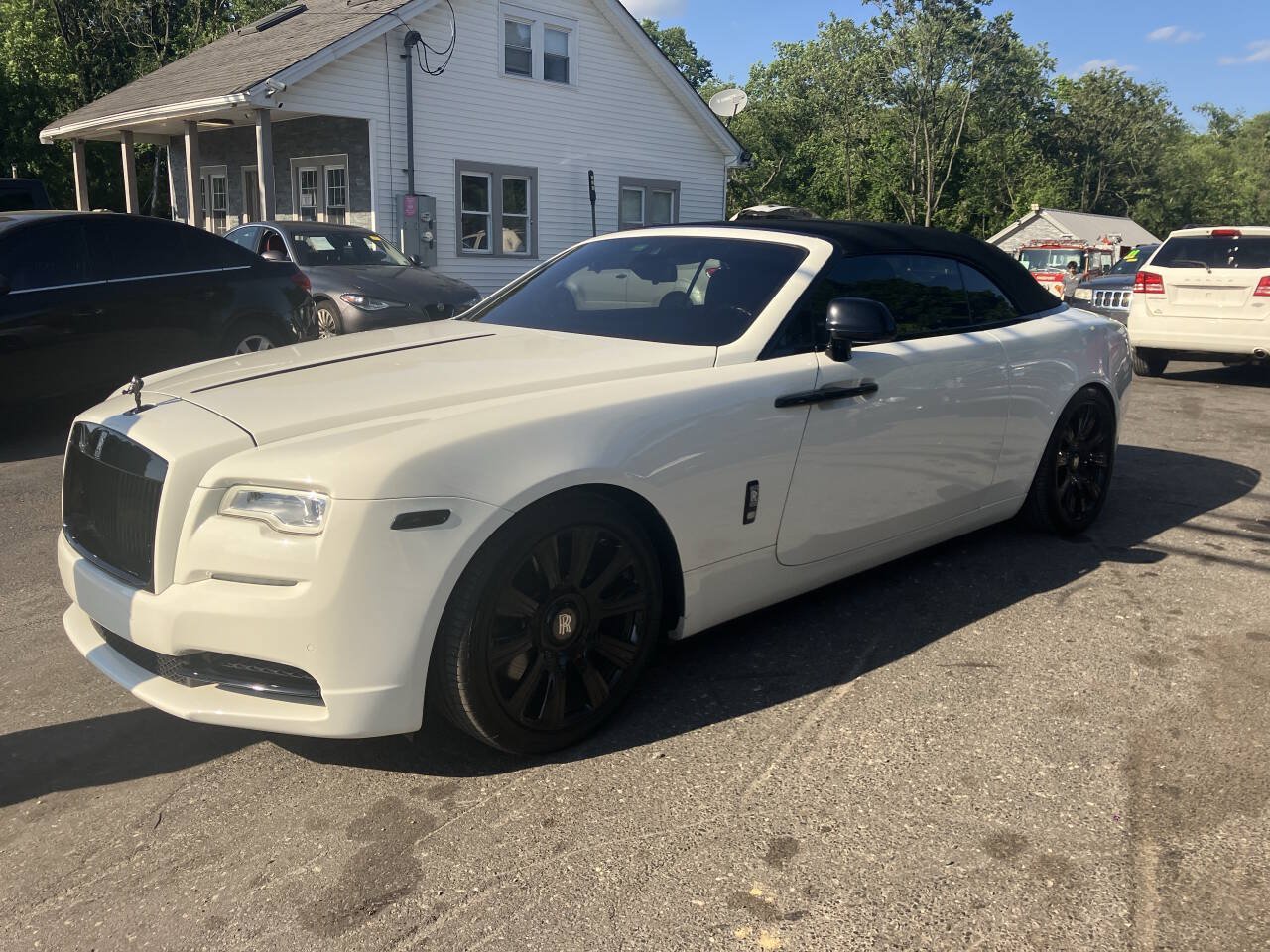 Used 2018 Rolls-Royce Dawn RWD image 4