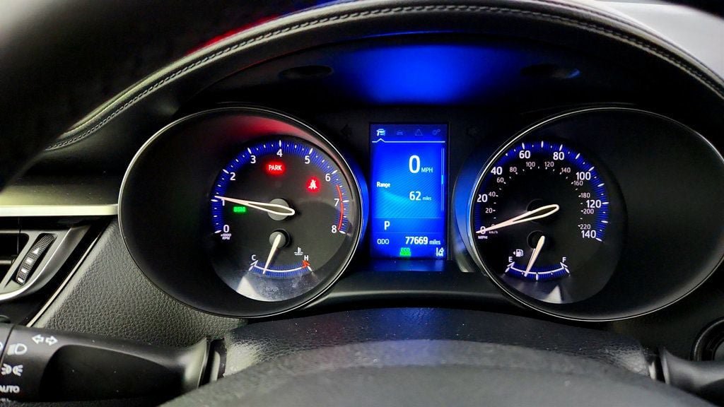 Used 2018 Toyota C-HR XLE FWD image 14