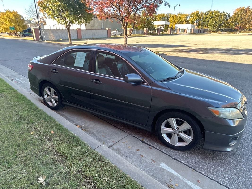 Used 2011 Toyota Camry image 4
