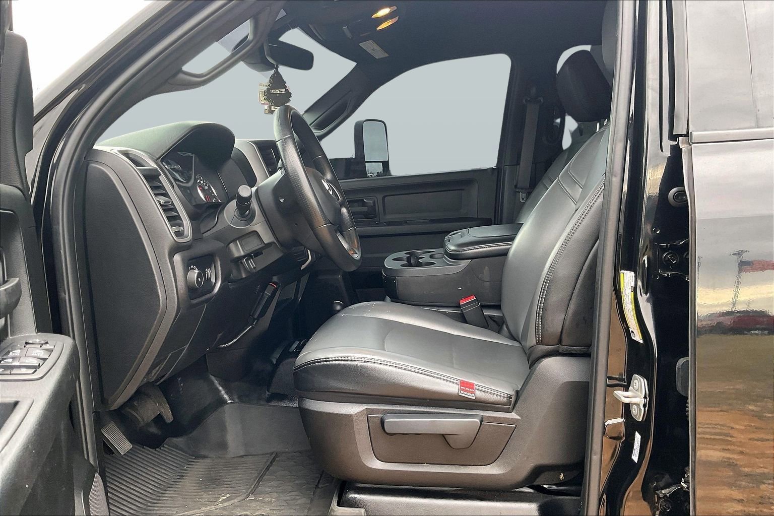 Used 2022 RAM 3500 Tradesman w/ Chrome Appearance Group image 25