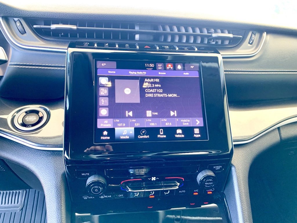 Used 2023 Jeep Grand Cherokee Laredo image 17