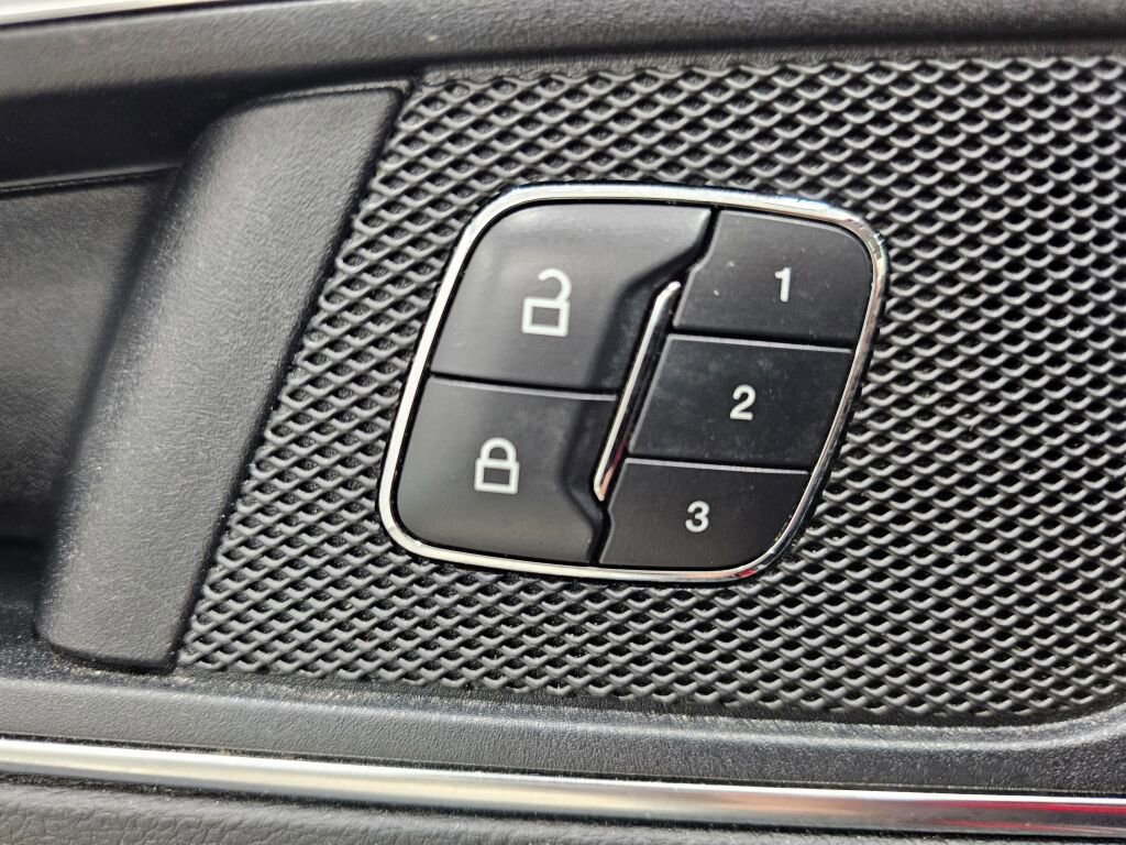 Used 2017 Ford Edge Titanium w/ Equipment Group 302A AWD/4WD image 28