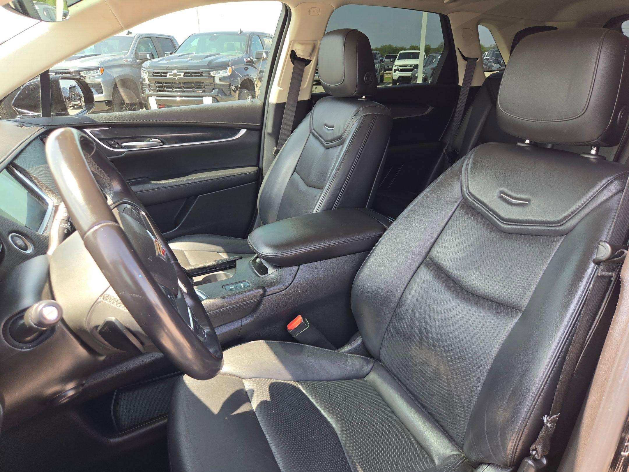 Used 2018 Cadillac XT5 Premium Luxury FWD image 10