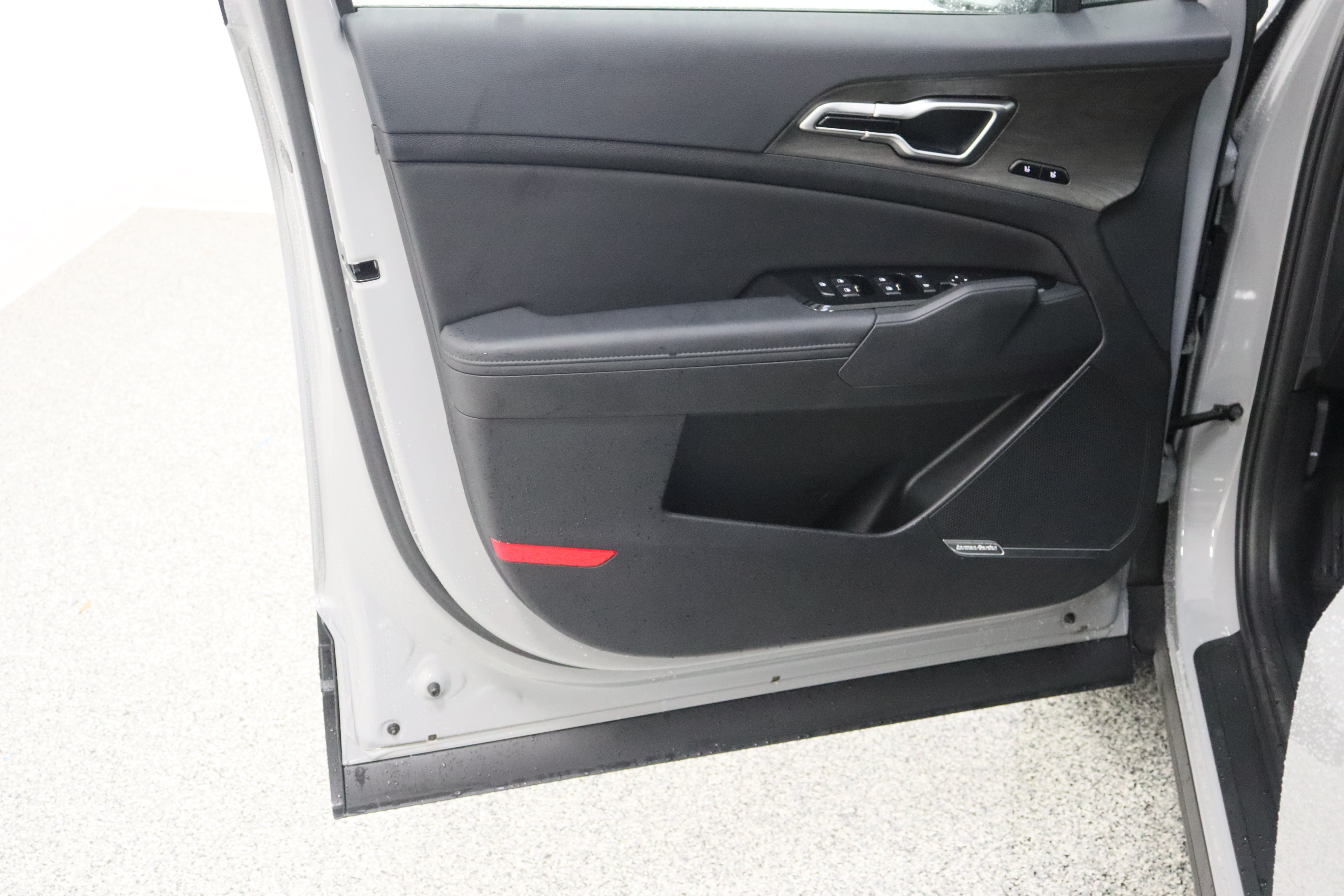 Used 2025 Kia Sportage X-Pro AWD/4WD image 12