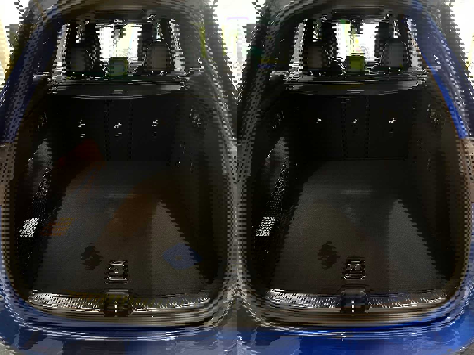 Used 2024 Mercedes-Benz GLC 300 4MATIC image 13