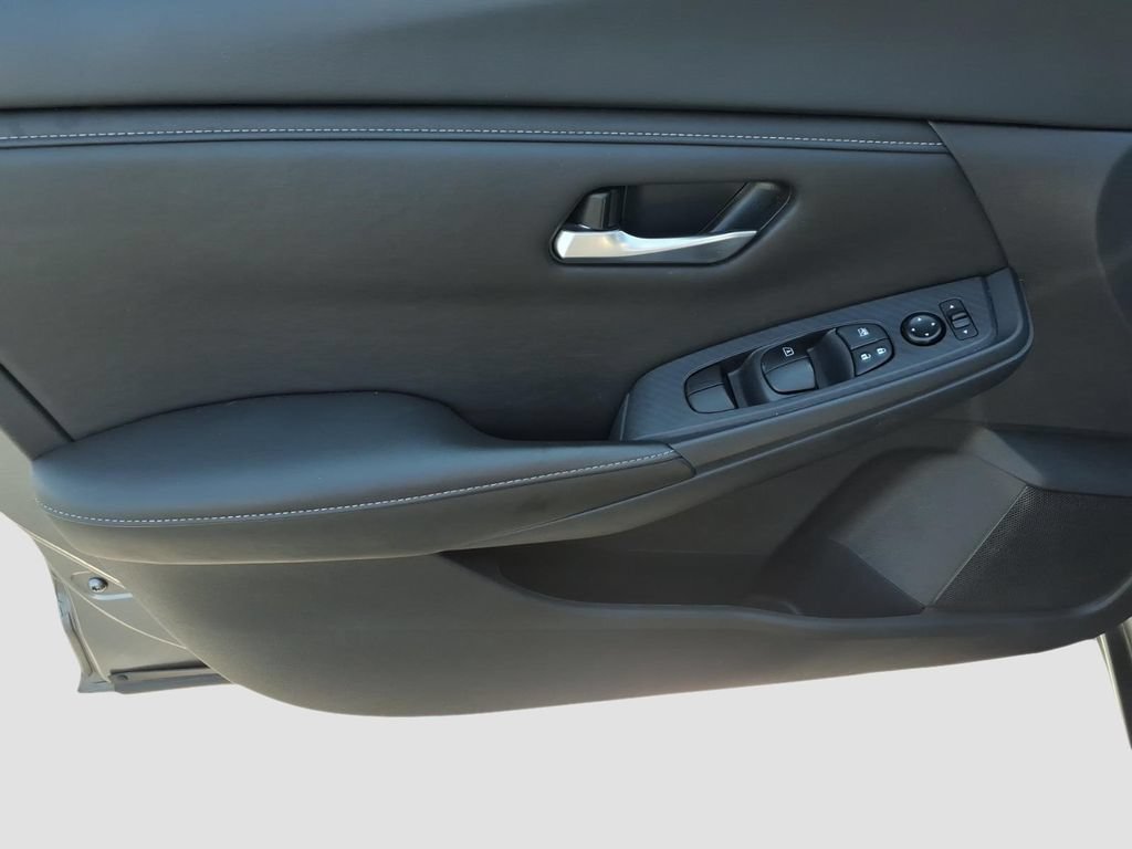 Used 2025 Nissan Sentra SV FWD image 17