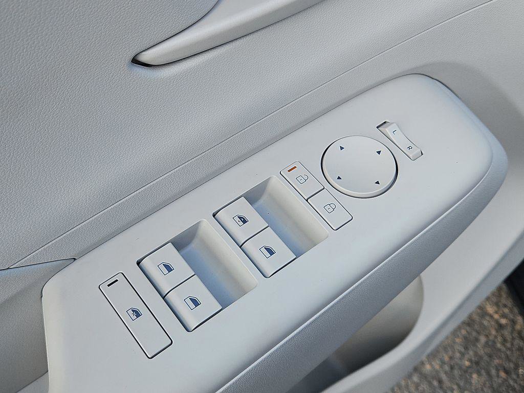 New 2026 Hyundai Kona SE image 13