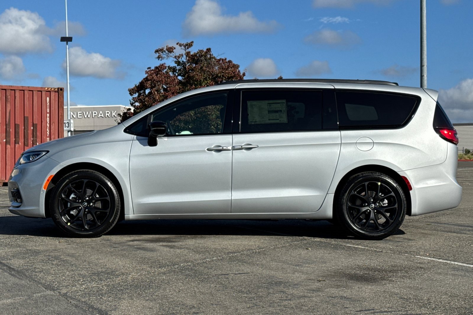 New 2026 Chrysler Pacifica Select w/ S Appearance Package image 6
