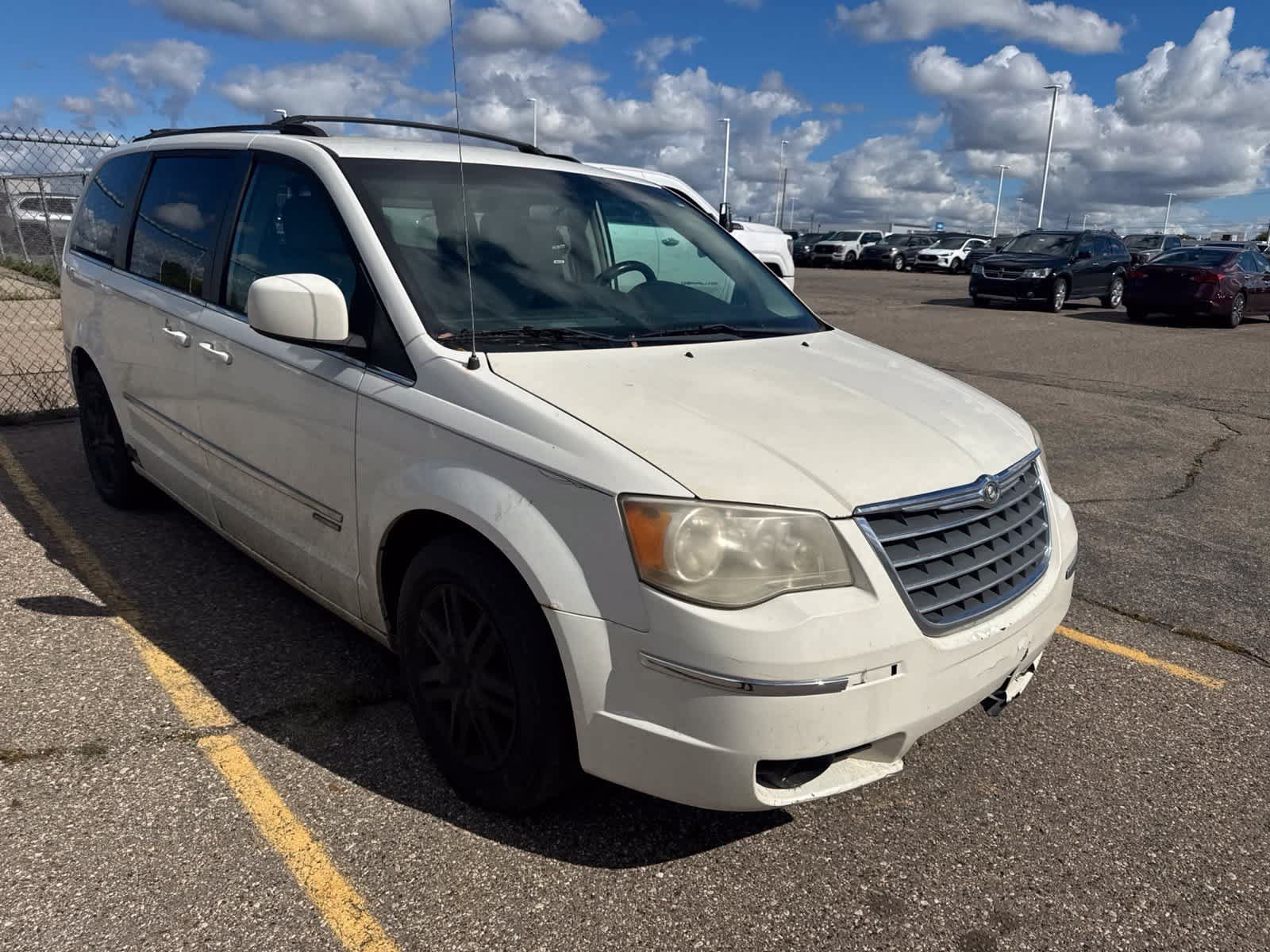 Used 2010 Chrysler Town & Country Touring FWD image 6