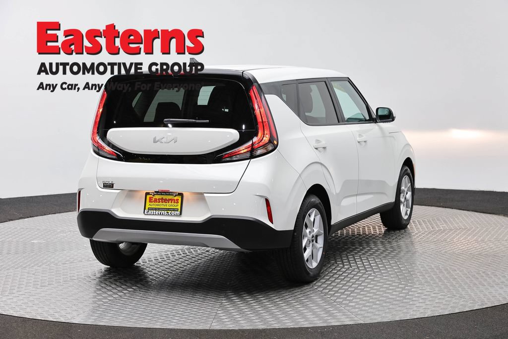 Used 2025 Kia Soul LX FWD image 5