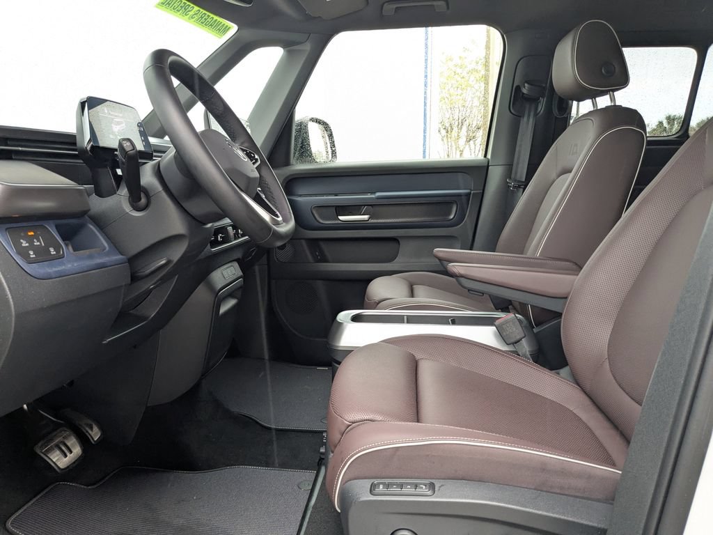 New 2025 Volkswagen ID. Buzz Pro S RWD image 2