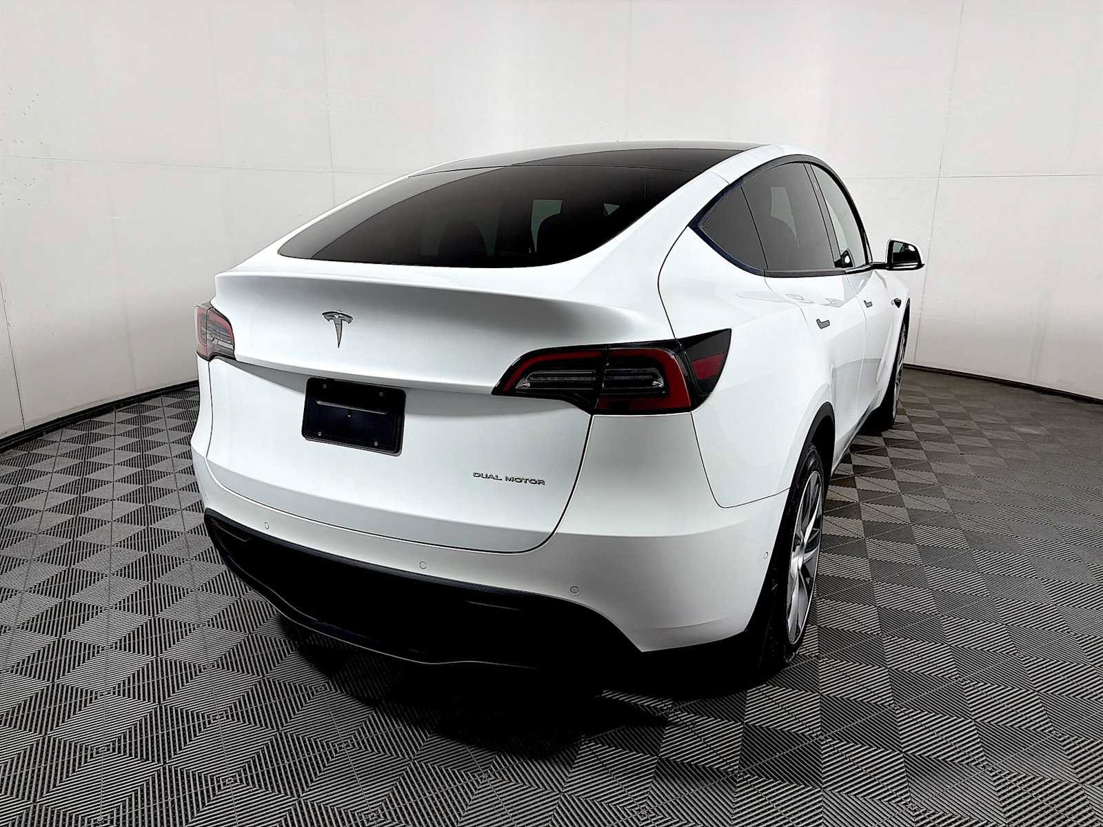 Used 2022 Tesla Model Y Long Range AWD/4WD image 6