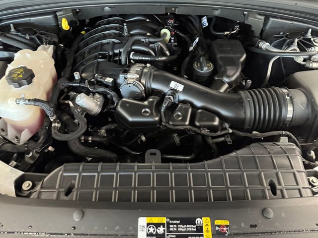 Used 2024 Jeep Grand Cherokee Limited w/ Luxury Tech Group II image 18