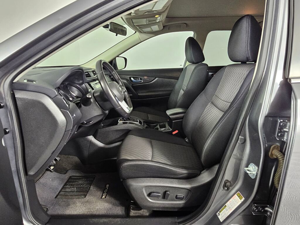 Used 2018 Nissan Rogue SV w/ Sun & Sound Touring Package image 20