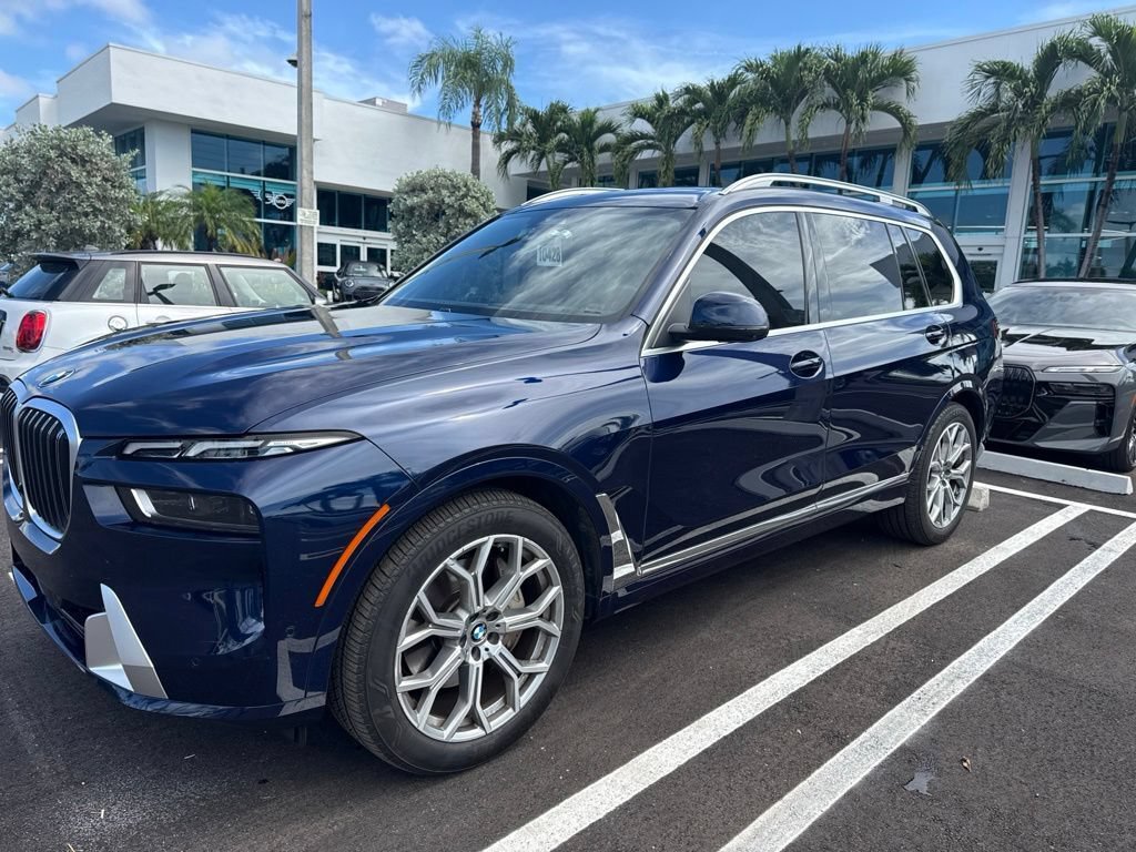 Used 2025 BMW X7 xDrive40i w/ Executive Package AWD/4WD image 4