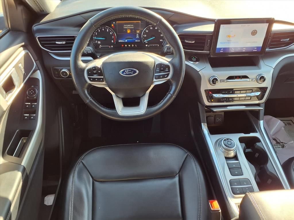 Used 2021 Ford Explorer XLT w/ Equipment Group 202A image 3