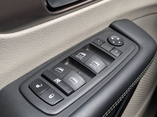 Used 2023 Chrysler Voyager LX image 29