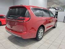 New 2026 Chrysler Pacifica Select FWD image 7
