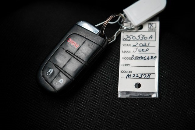 Used 2021 Jeep Renegade Latitude image 25