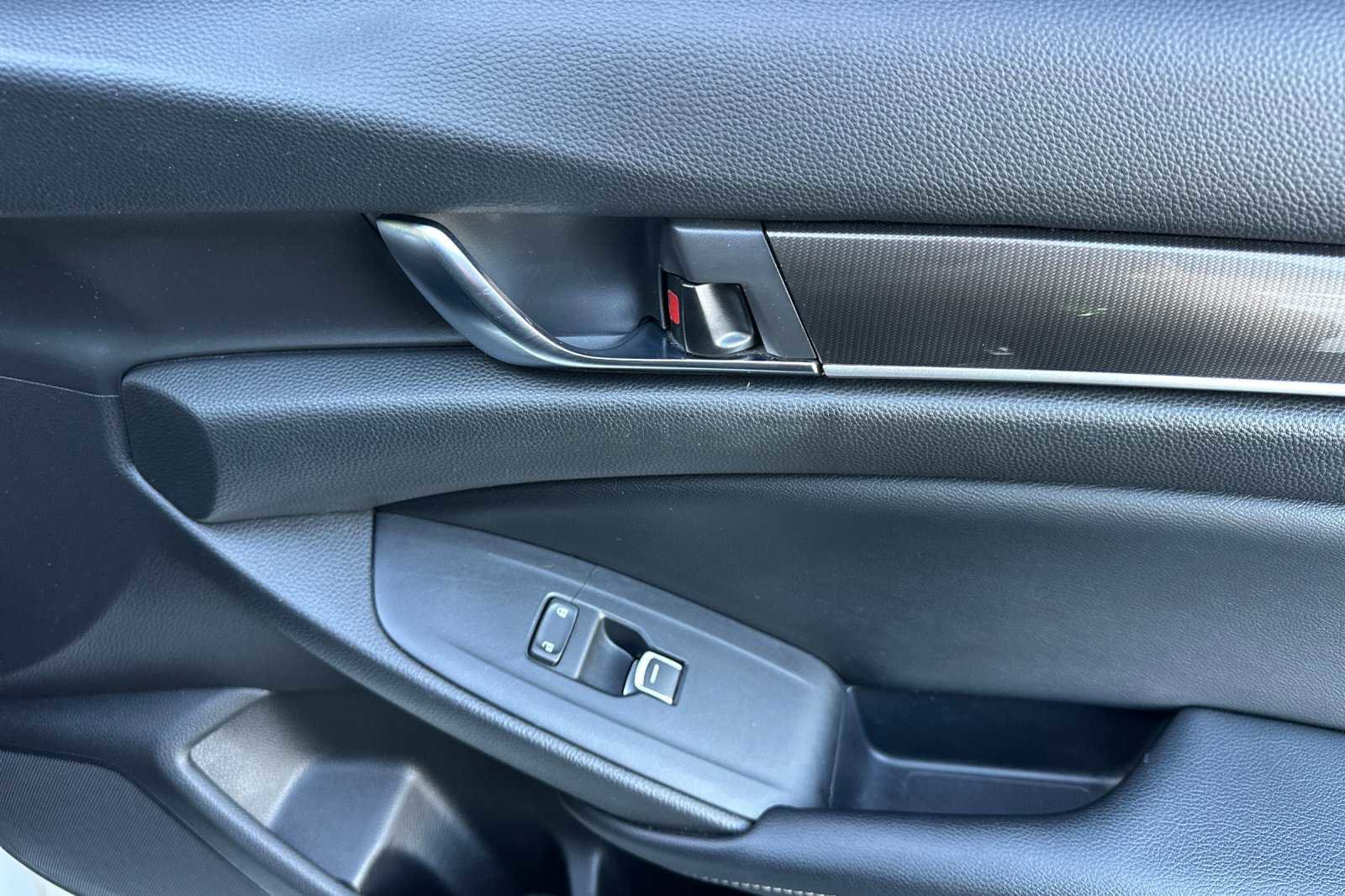 Used 2018 Honda Accord Sport image 20