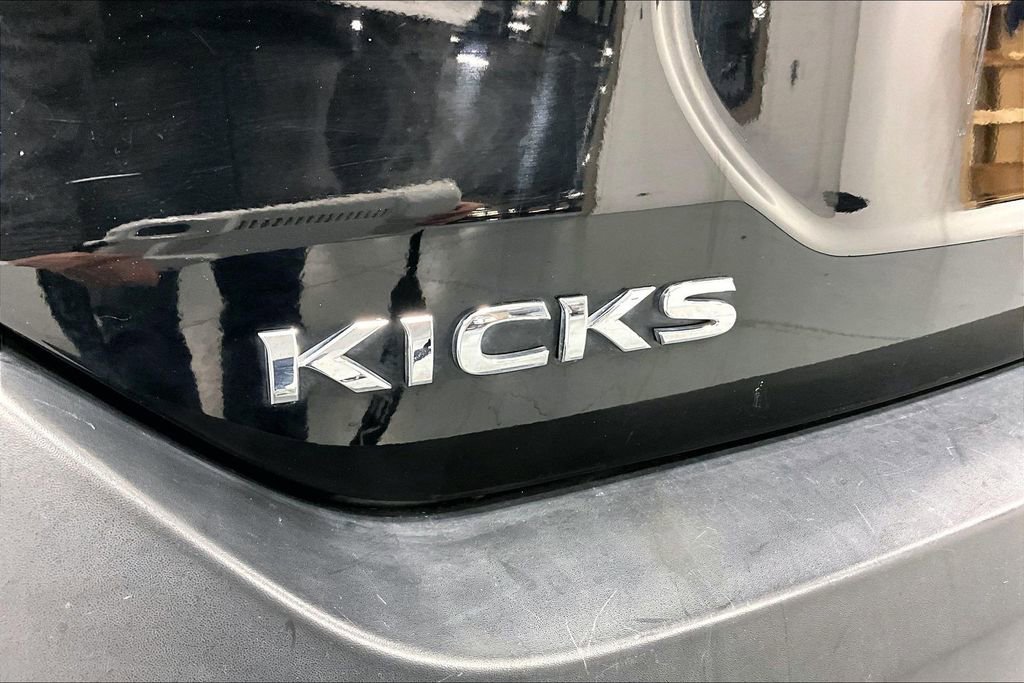 Used 2018 Nissan Kicks S image 38