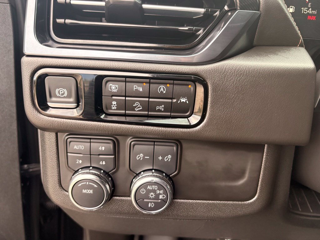 Used 2025 GMC Yukon AT4 AWD/4WD image 27