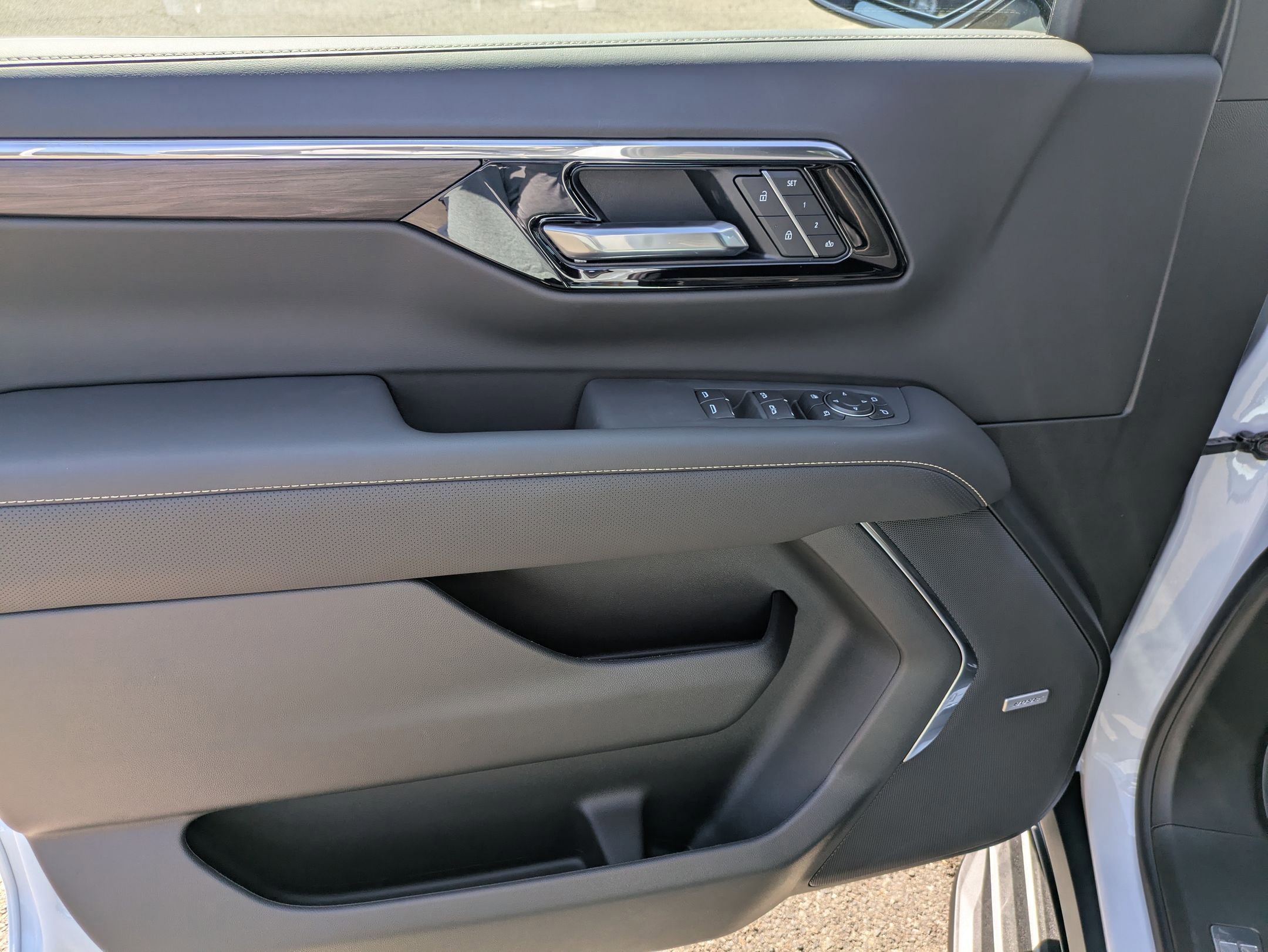 New 2026 Chevrolet Suburban Premier image 25