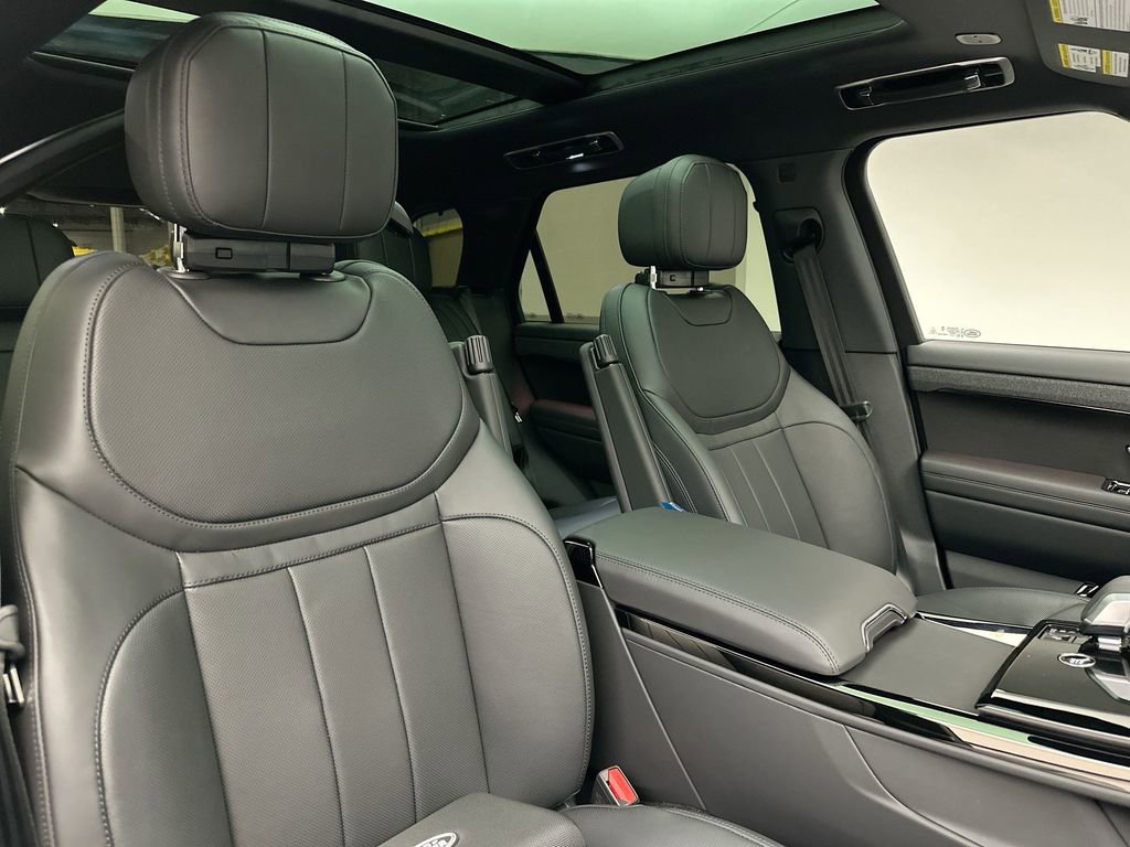 New 2025 Land Rover Range Rover Sport SE image 5
