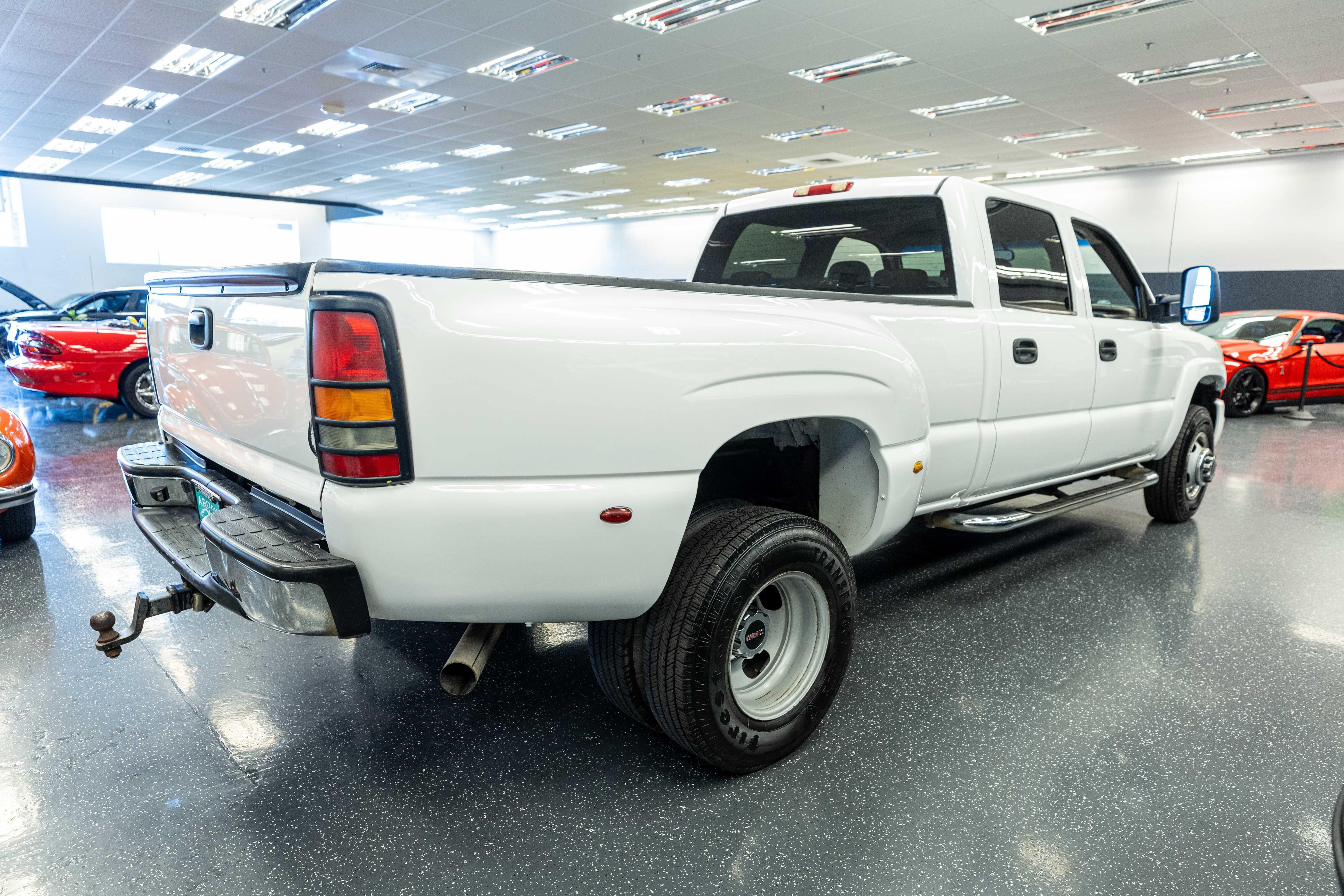 Used 2007 GMC Sierra 3500 SLT w/ Heavy-Duty Power Package AWD/4WD image 5