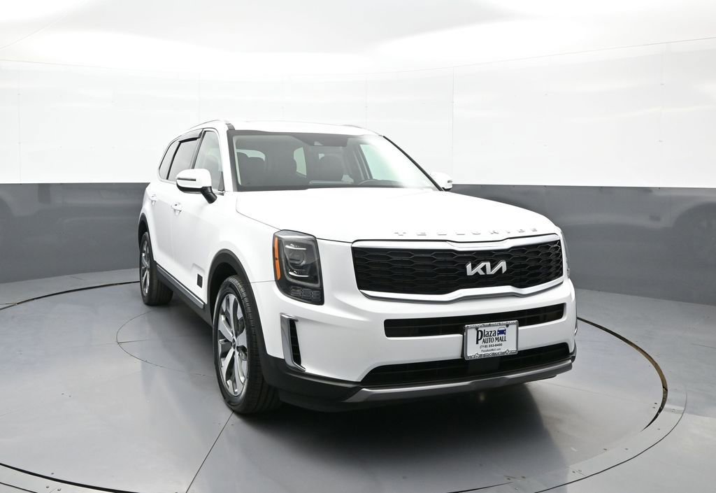 Certified 2022 Kia Telluride S AWD/4WD image 3