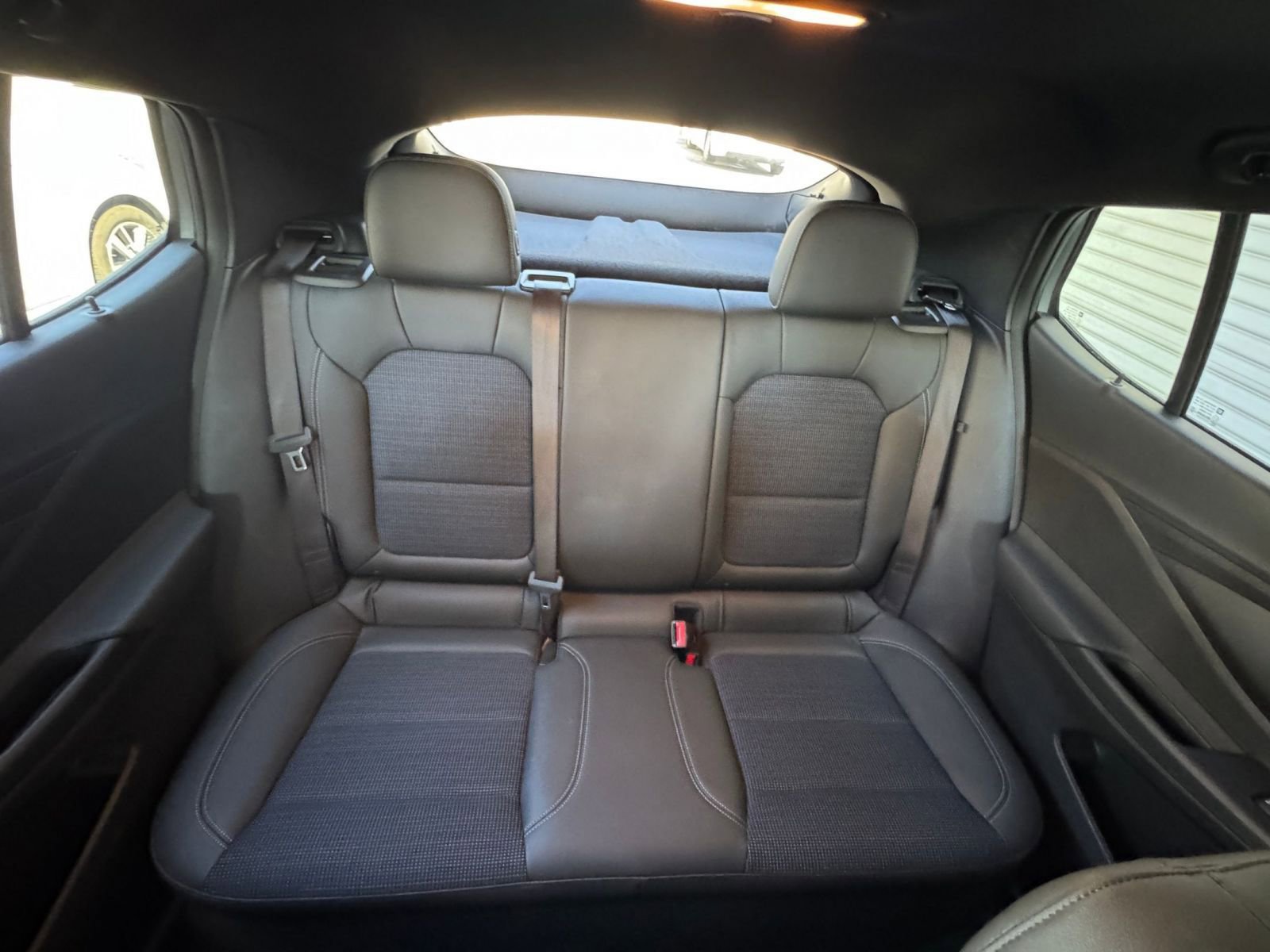 Used 2025 Buick Envista Preferred image 38