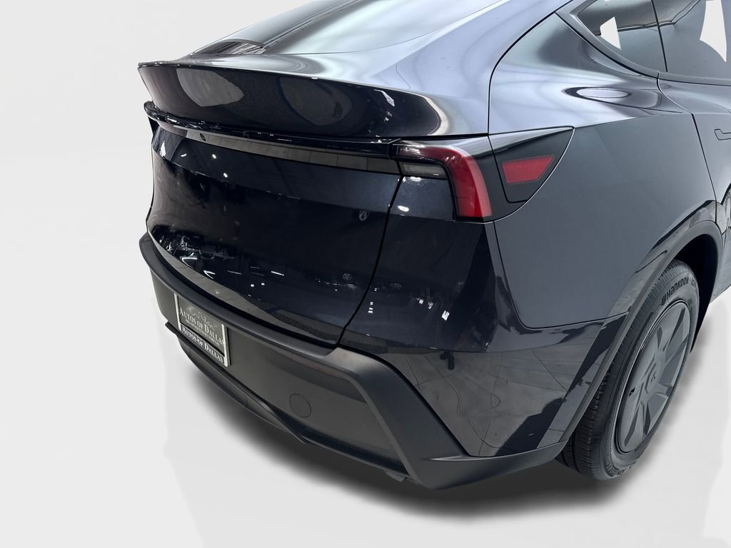 Used 2026 Tesla Model Y 2WD image 18