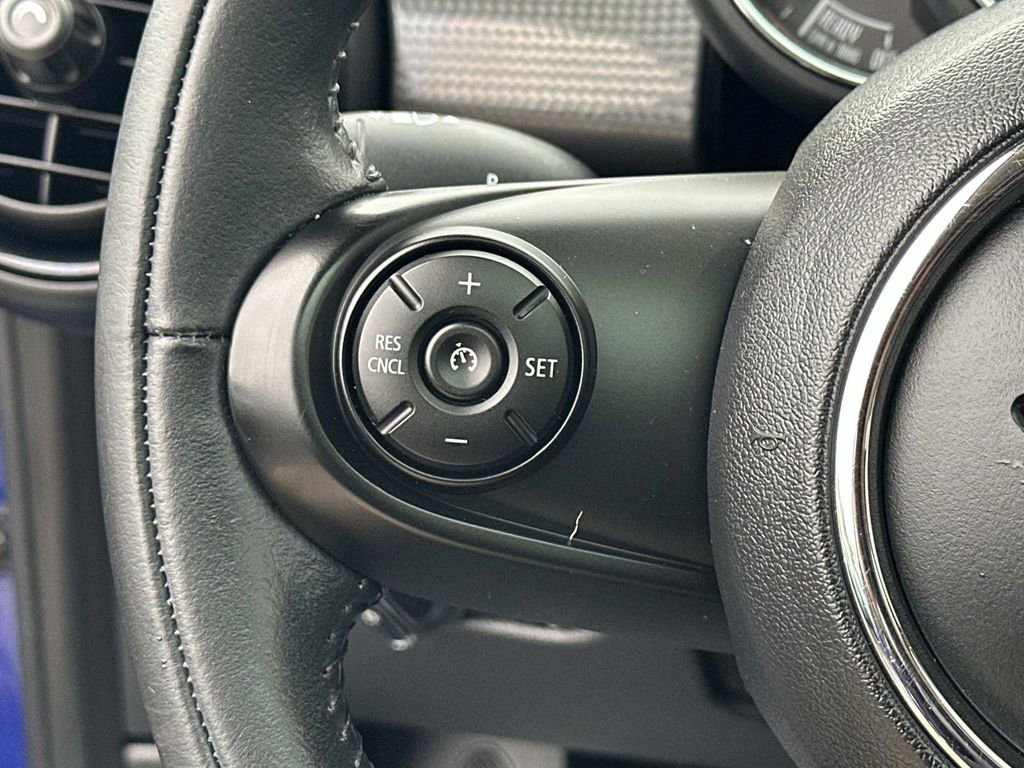 Used 2020 MINI Cooper 2-Door Hardtop image 16