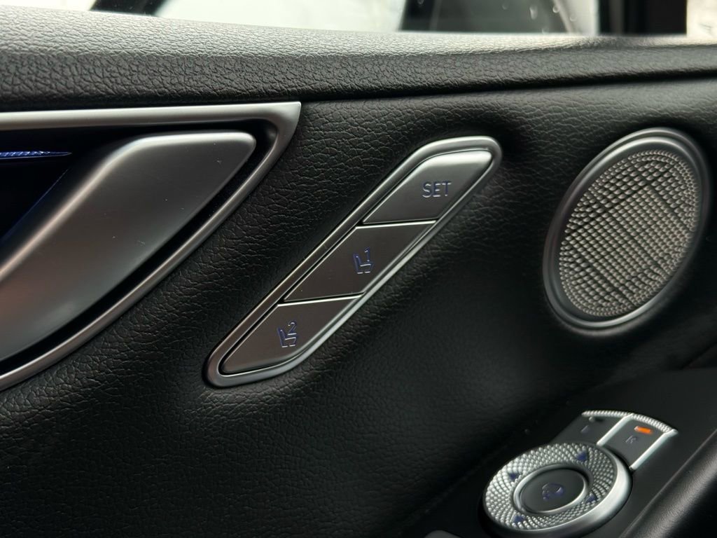 Used 2024 Genesis G80 image 31