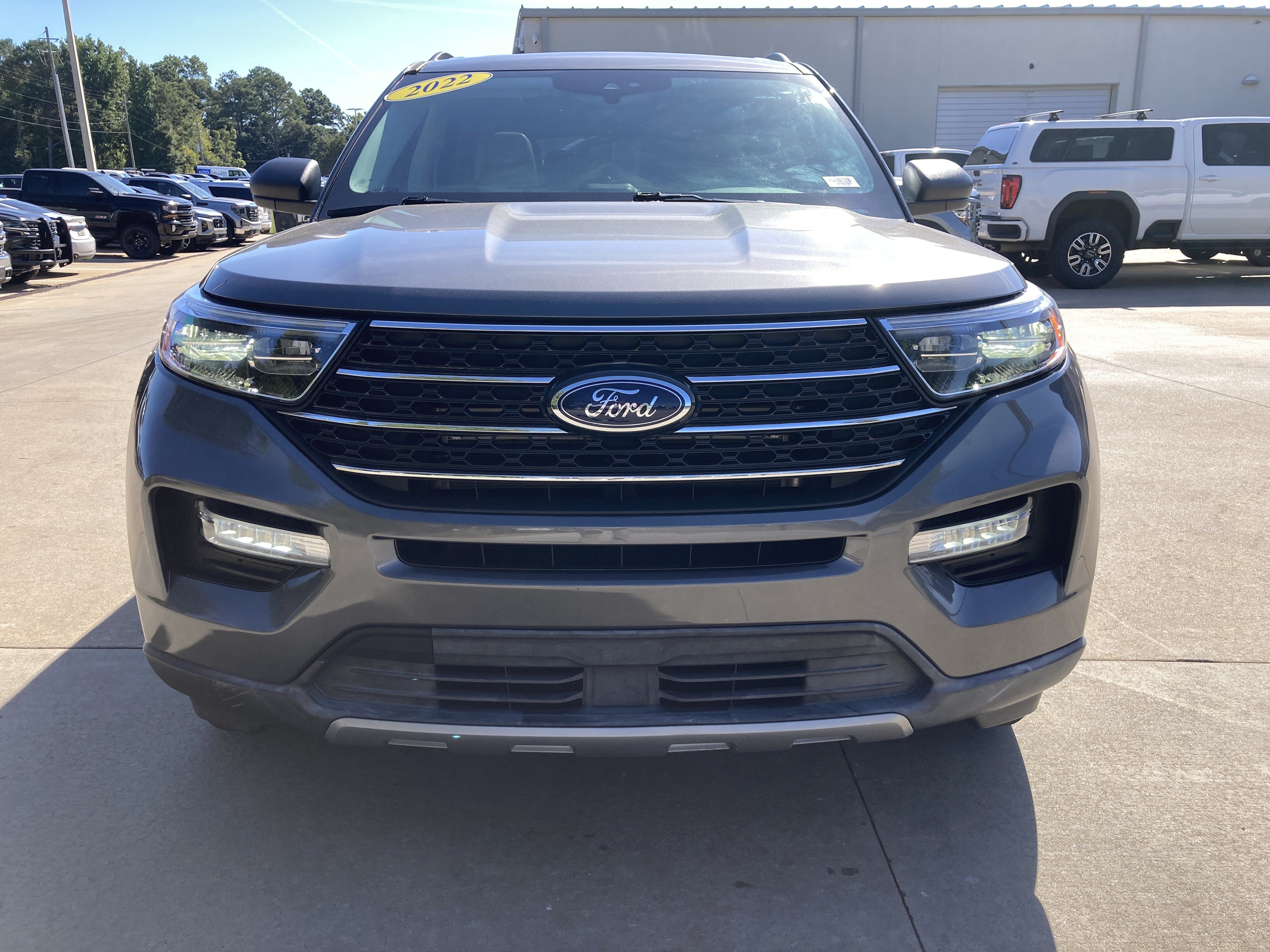 Used 2022 Ford Explorer XLT w/ Equipment Group 202A RWD image 2