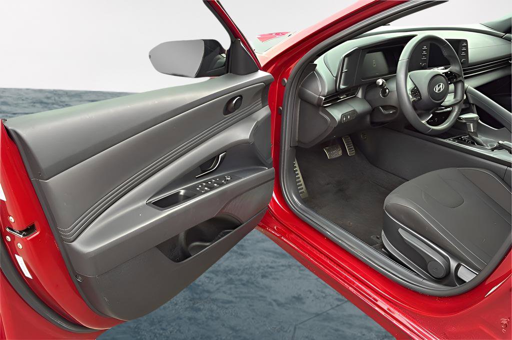 Certified 2025 Hyundai Elantra Sport image 22