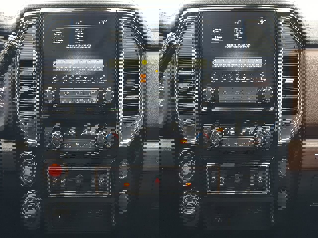 Used 2024 Nissan Titan Platinum Reserve w/ Moonroof Package image 18