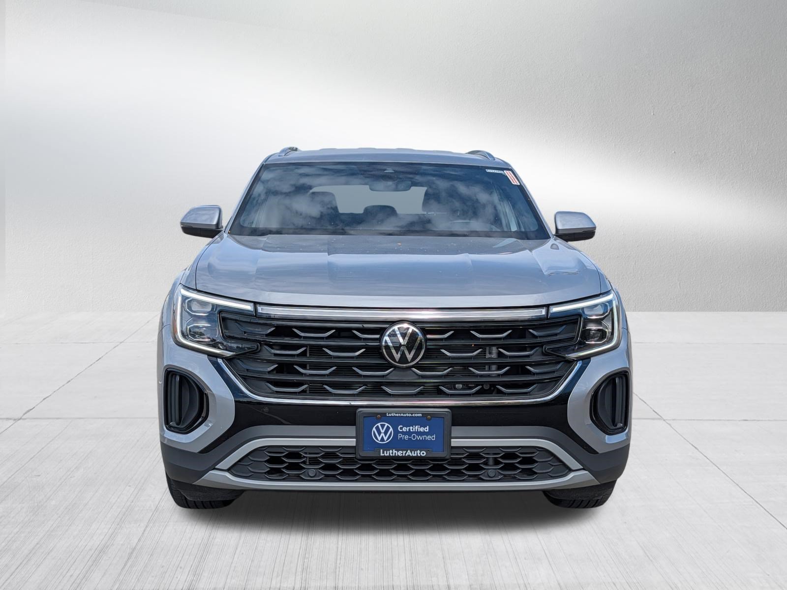 Certified 2025 Volkswagen Atlas Cross Sport SE AWD/4WD image 2