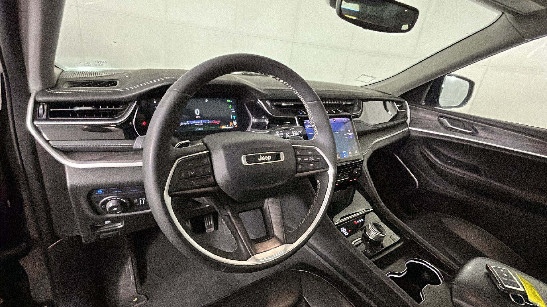 Used 2024 Jeep Grand Cherokee Limited 4xe AWD/4WD image 16