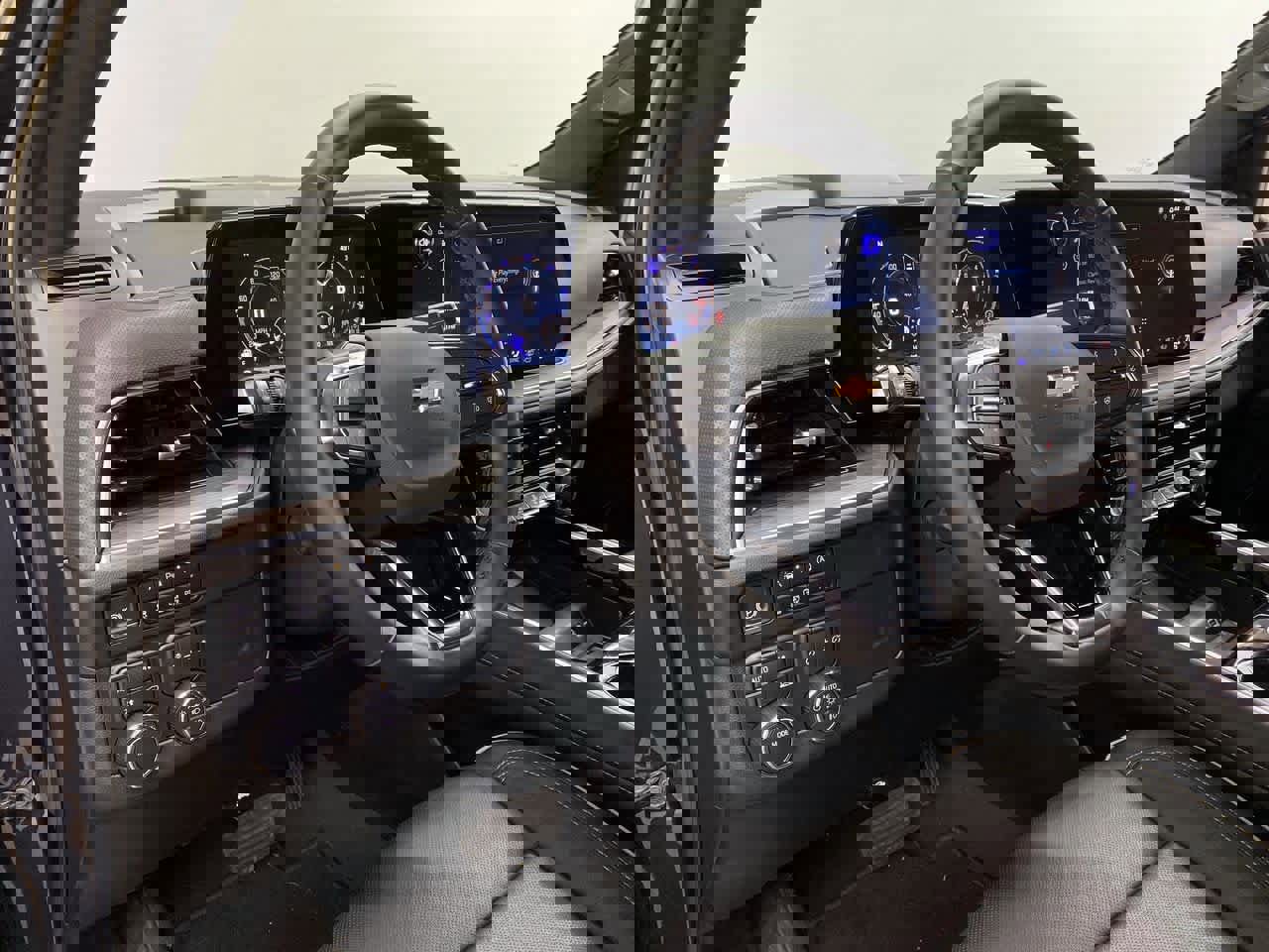 Used 2025 Chevrolet Tahoe Premier image 2