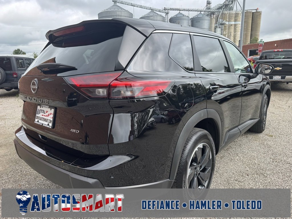 Used 2025 Nissan Rogue SV image 5