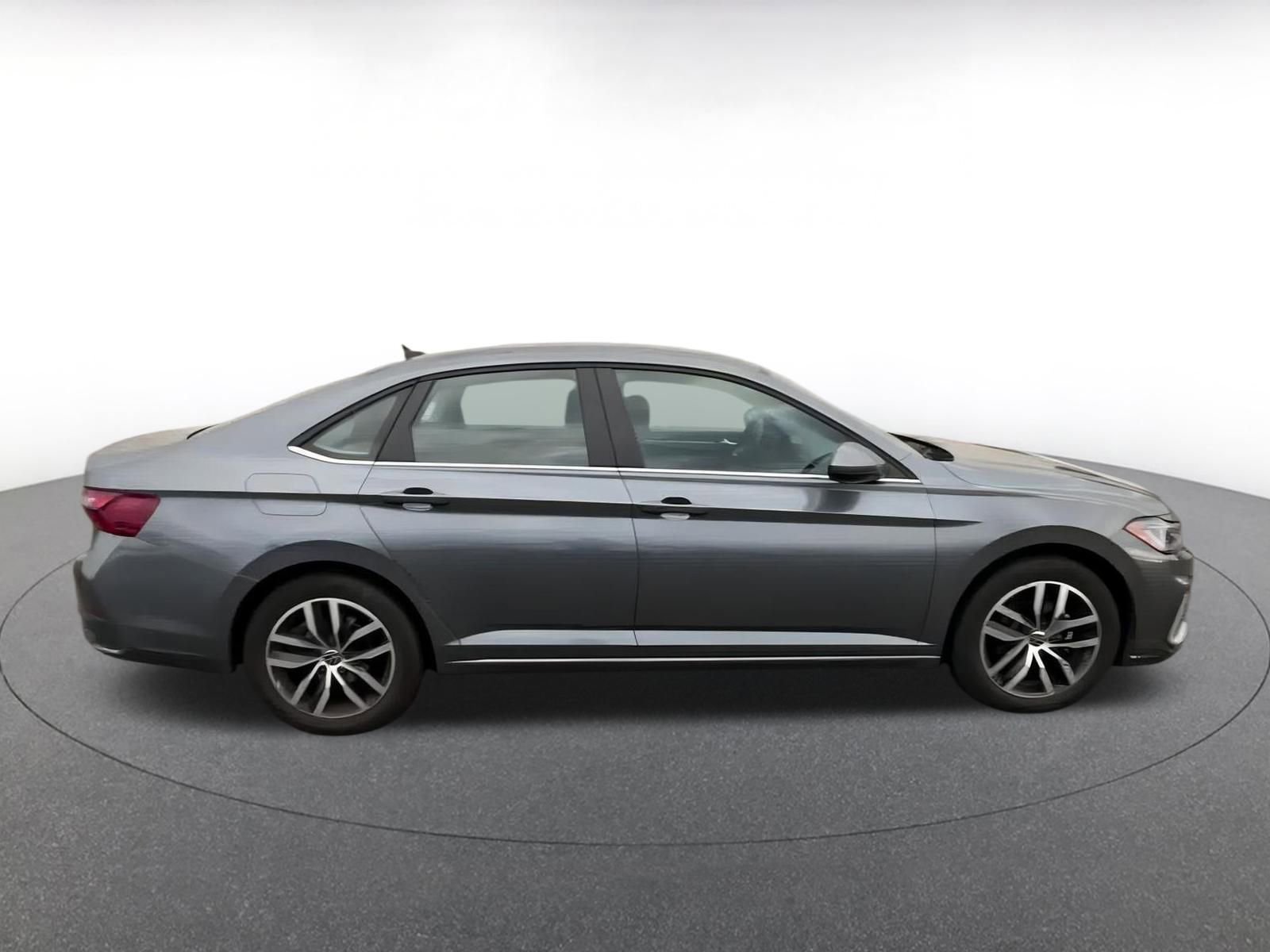 Used 2025 Volkswagen Jetta SE image 15